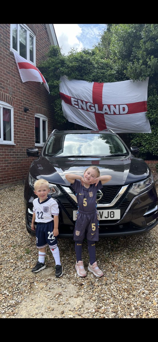 Rickywilliams91's tweet photo. Bring it home lads …. 
#ItsComingHome 
#EURo2024 
#SSNThreeLions
#England #EnglandSpain https://t.co/jh31qRaF2S