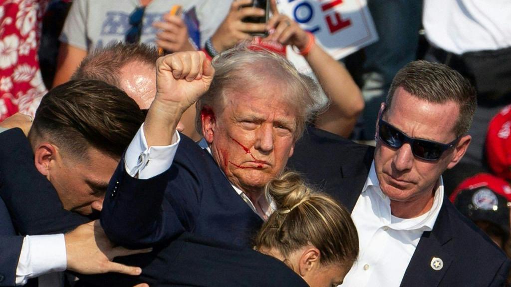 The photo that will put this wank bangle back in charge. God help America. God help the world. 

🤦🏼‍♂️

Thoughts are with the families of those killed or injured.