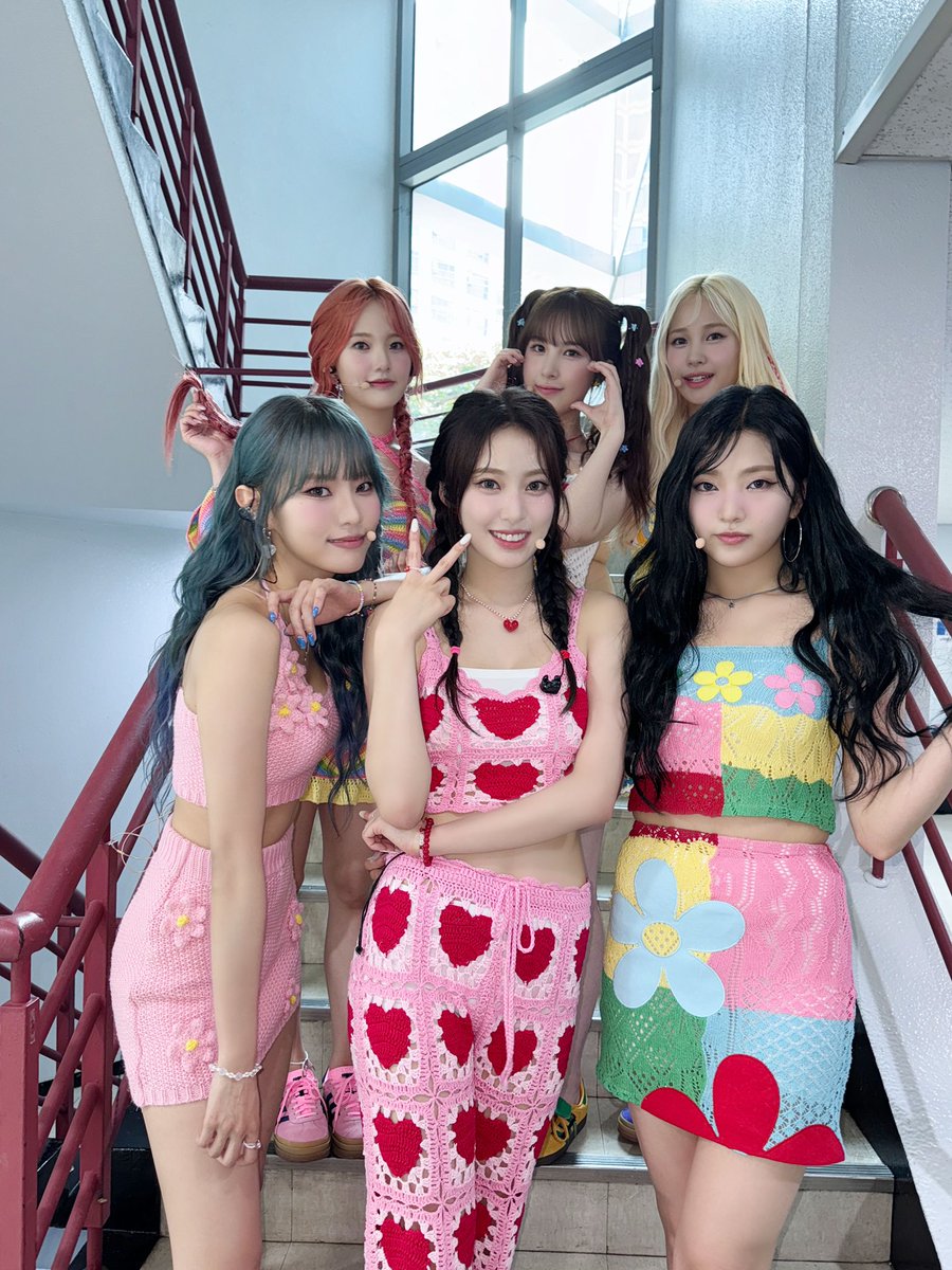 _Weeekly's tweet photo. 240714 With #인기가요

데일리들의 응원 덕분에 더 완벽해진
LIGHTS ON 1주차 음악방송 완료! ✨
그럼 남은 여름도 위클리와 함께 
시원하게 가득 채워봐요 ☀️🩵

#위클리 #Weeekly
#Bliss #LIGHTS_ON
#Weeekly_LIGHTS_ON https://t.co/CgIaTI3hvn