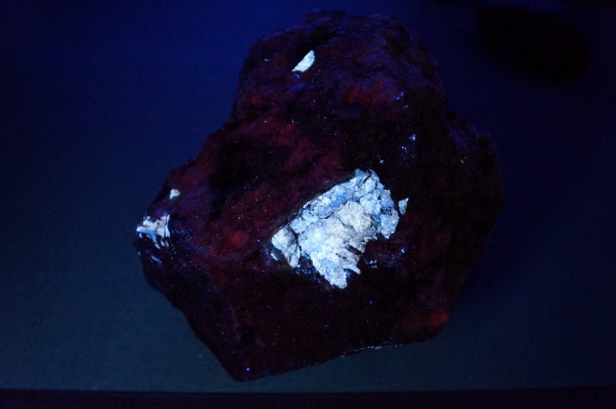 geotdf's tweet image. We ride through the Pyrenees on Stage 15. The region is rich in the mineral deposits and ores that are important for the metals and minerals needed to make bikes. 

Without geology we don’t have a Tour de France but without geology we also wouldn’t have bikes and tyres. 

We want…