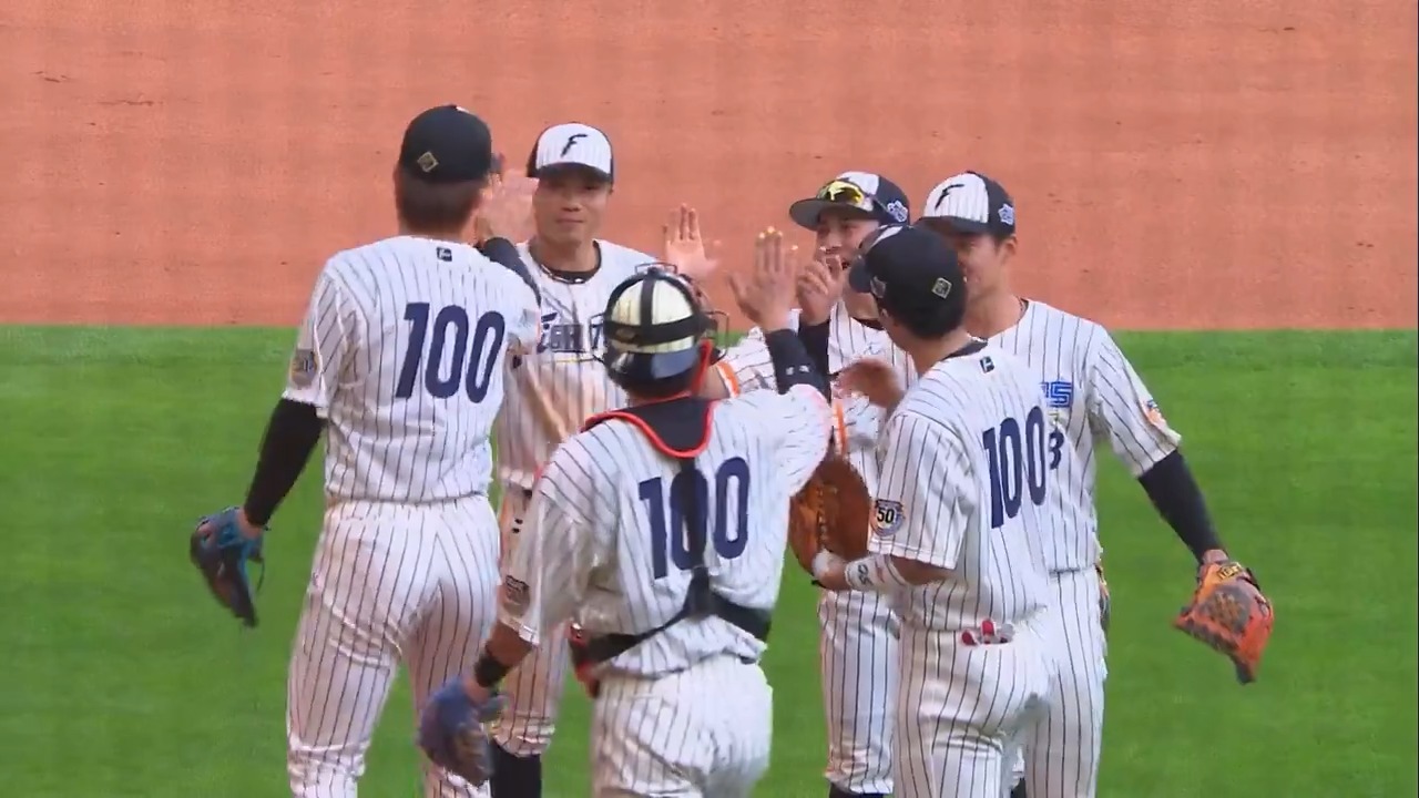 お値下げ!!日本ハムファイターズピンバッジコレクション2018 フレーム付き お値下げ!!日本ハムファイターズピンバッジコレクション2018 フレーム付き