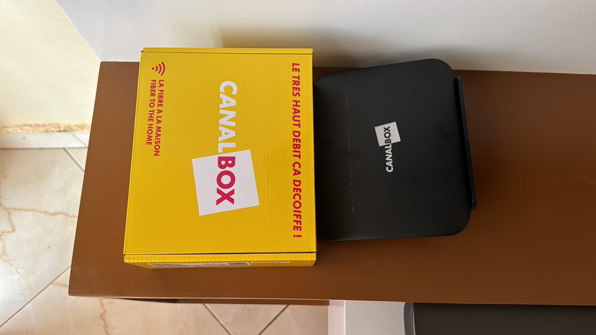 domazzo4neworld's tweet photo. @CanalBoxUG I paid for your subscription and all I could get is a ka router no installation yet your agent took my money telling me installation in going to be done by evening time he is now not picking up my calls. You rather come install these things or refund my money https://t.co/c373t5O7zL