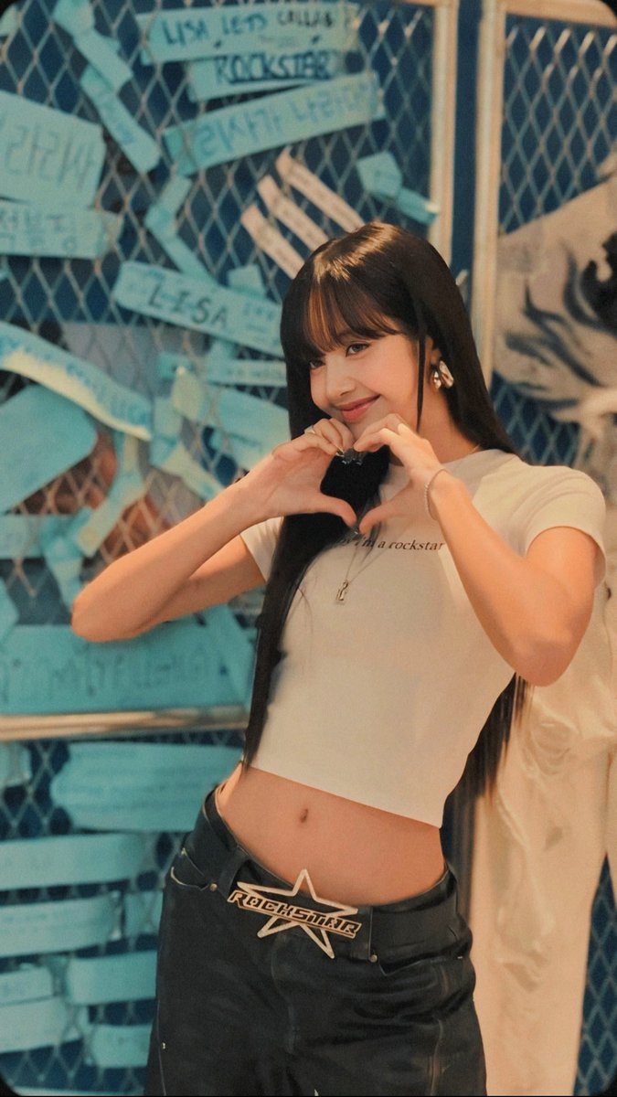 LM327SY's tweet photo. เลิฟยูวว โซวมัท เจ้าแก้มอ้วง🫶🏻

LISA ROCKSTAR SEOUL
#Rockstar_PopUpStoreSeoul
#LISAxROCKSTAR https://t.co/Wp8DIfO7xV