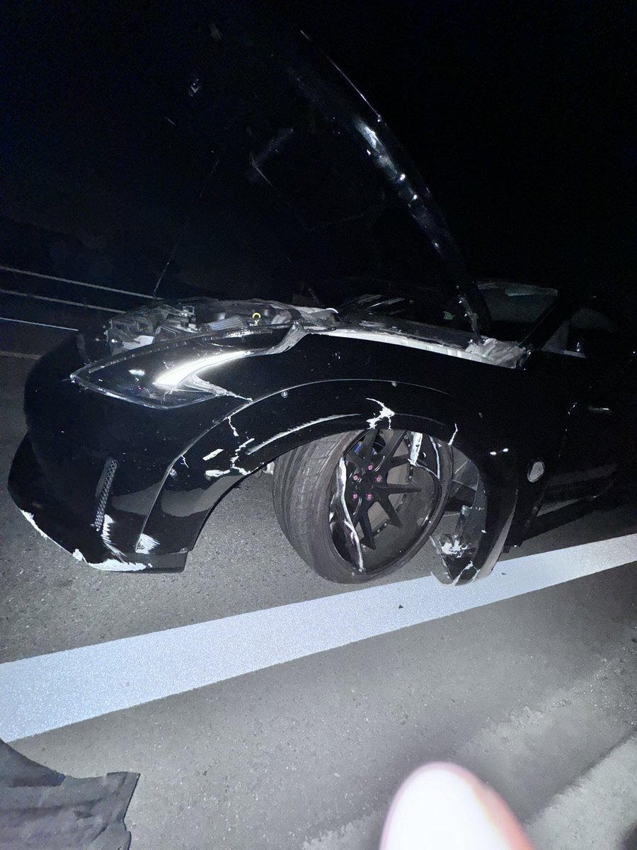 イベントに向かう最中に事故をしてしまいました。幸い、単独だったため相手方も居なく、自分も怪我もなく無事でした。
まだ気持ちの整理もついておらず、今後についてはまだ未定です。
Zを直したい気持ちもありますが、状態によって考えようと思ってます。