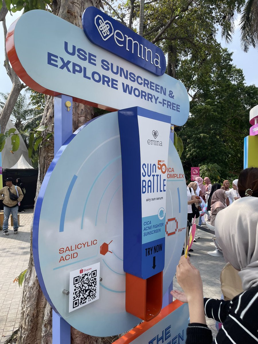 eminacosmetics's tweet image. Jangan lupa reapply Sunscreen di #EurekaFest2024 yaa Bestie!🌞🙇🏻‍♀️