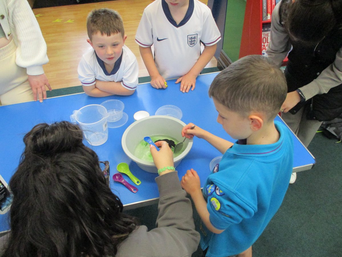 LancsLibraries's tweet image. 😃We had a great time at #RawtenstallLibrary making slime for the launch of our 2024 Reading Heroes reading challenge.
🦸We need you Reading Heroes! 
Come to the library sign up and be involved in lots of fun events.
Find out more lancashire.gov.uk/libraries-and-…
#LancsReadingHeroes