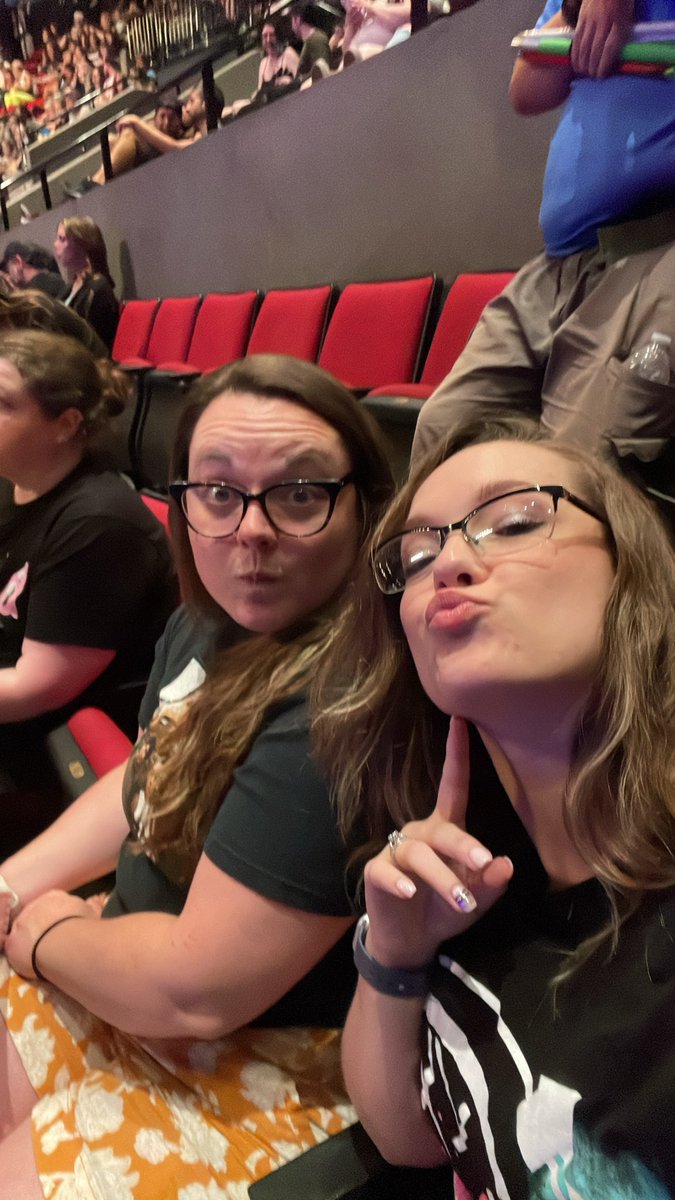 FilbertHazell's tweet image. Another successful concert experience with @ndhardisty   The bestest friend a girl could ask for with ✨superb✨ taste in music