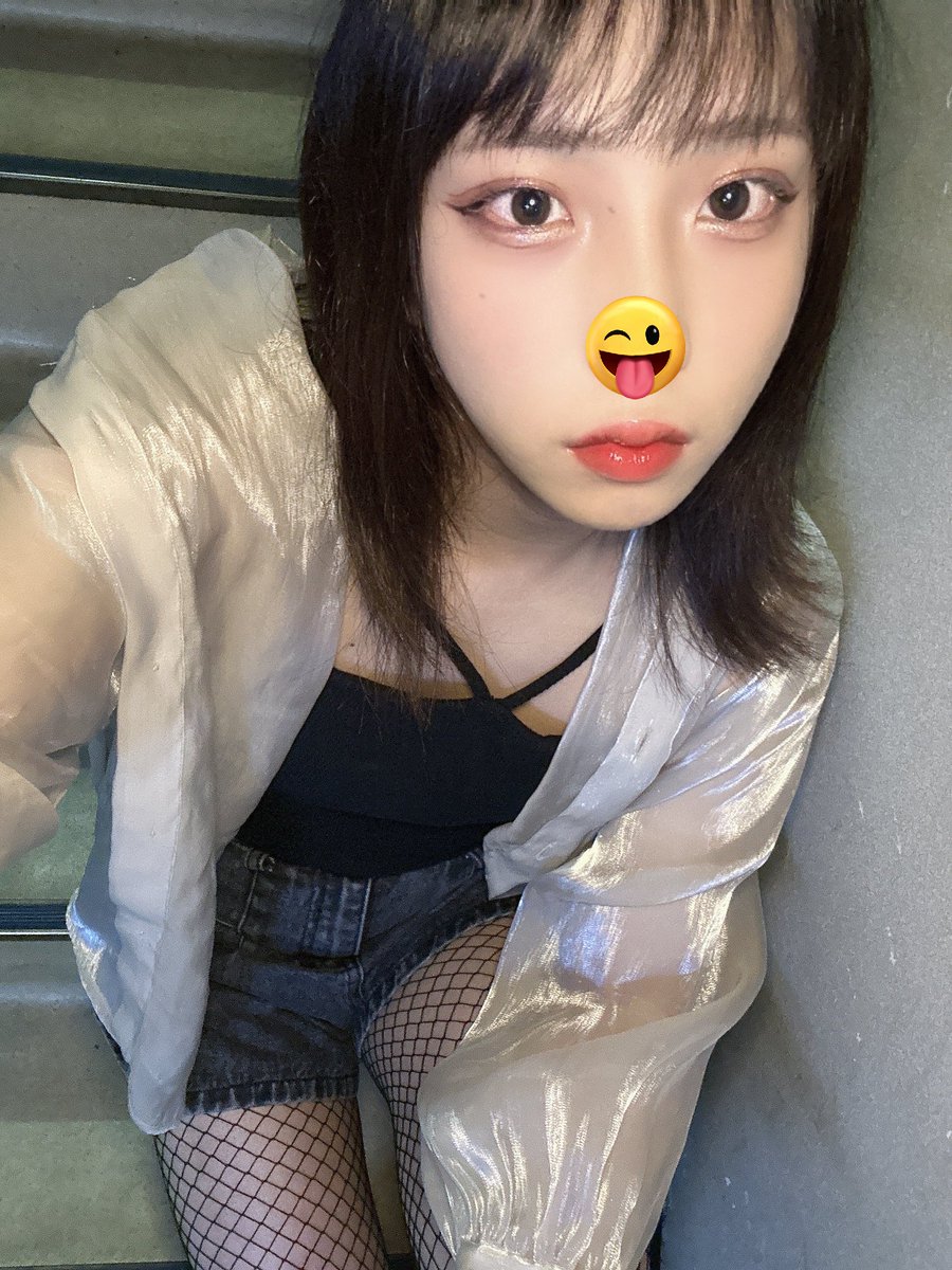 sengshin1's tweet photo. 계단에서 ㅈㅇ 할거에여❤  #섹트 #가슴 https://t.co/QvtSj6OnU5