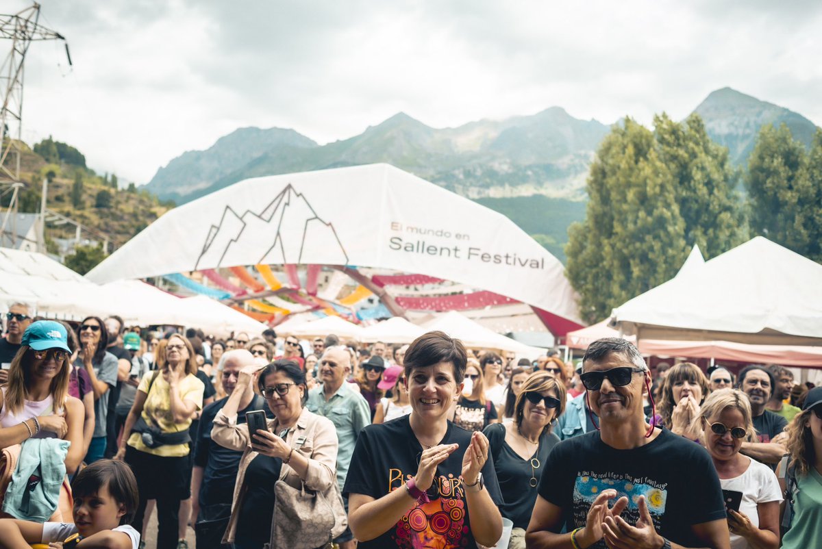 ¡Llenazo ayer en el concierto de La Estrella Azul !🎤✨
¡El legado de Más Birras sigue más vivo que nunca!🙌🏼😍

Toda la programación diaria en ➡️ mundoensallentfestival.com⛰️
.
.
.
.
#SallentdeGallego #ValledeTena #MundoenSallent