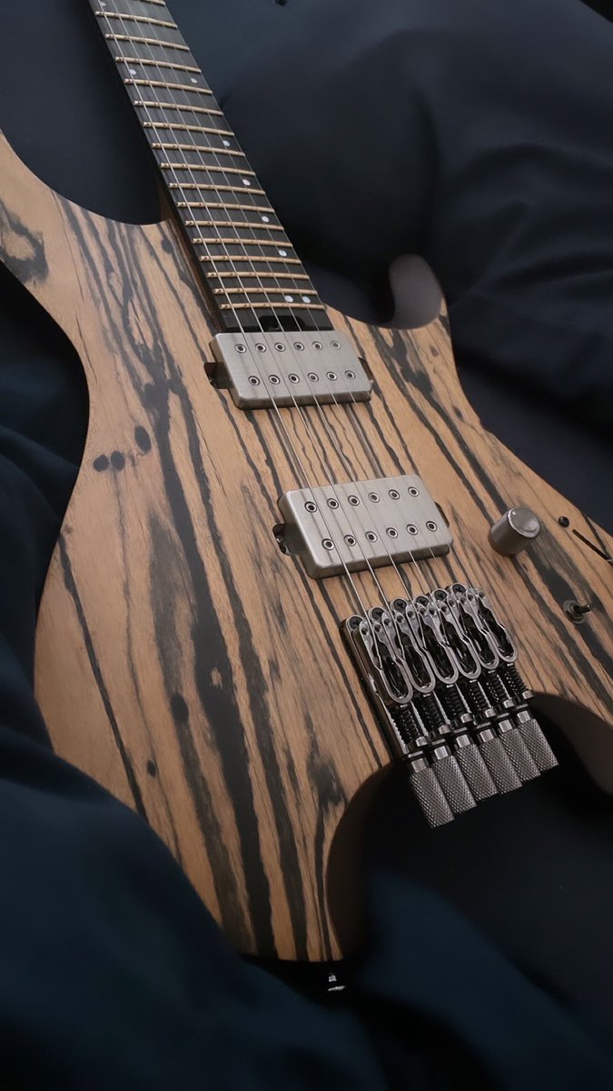 超久しぶりのMy New Gear…🔥🔥
Ibanezの限定版ヘッドレス！！！！！
イケメンすぎる！！！！！！！！！！！！！！！！！！！！！！！！！！！！！！！🥺🥺🥺