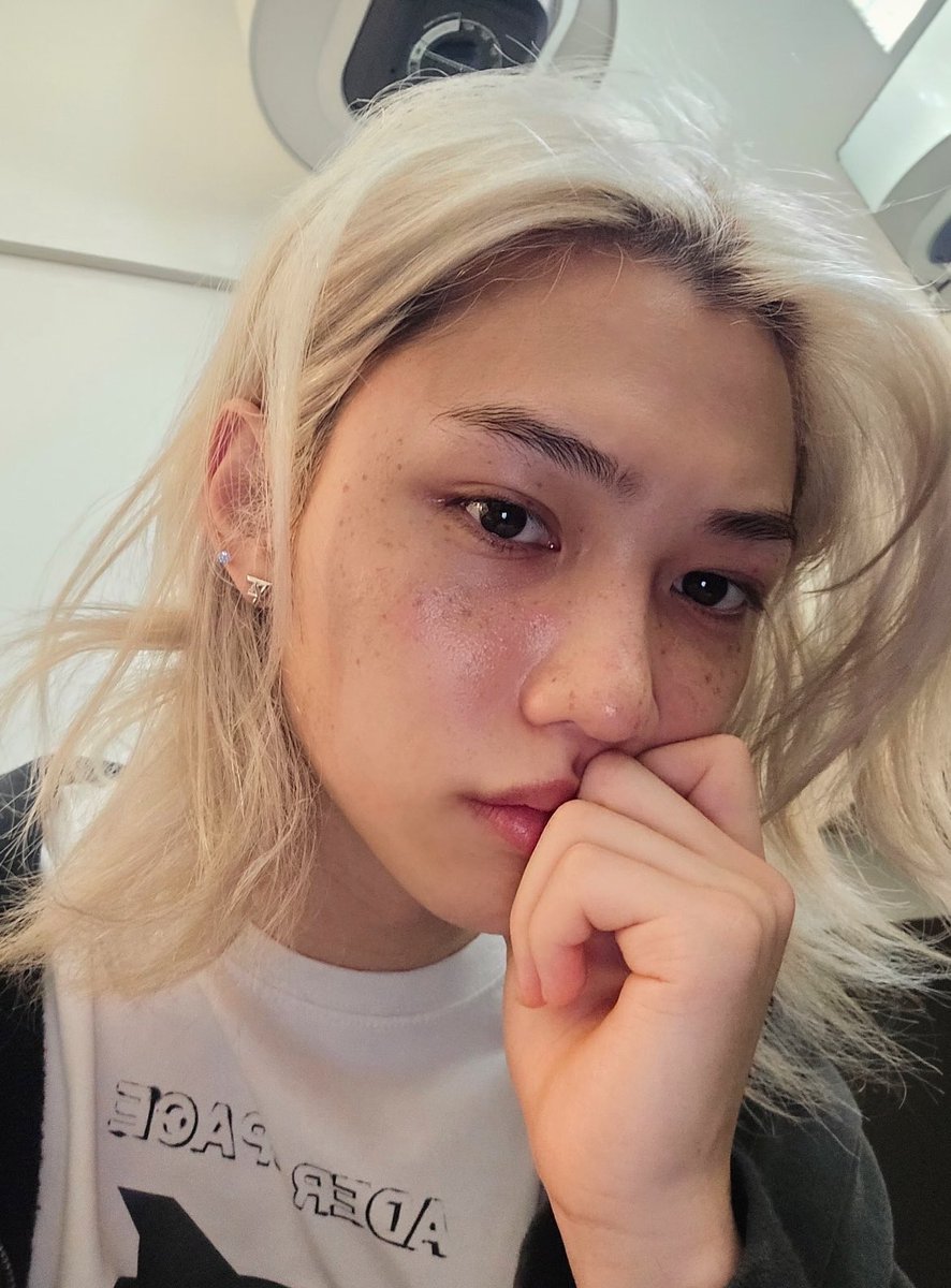 valrani_skz's tweet photo. felix just confirmed he’s a natural blonde 🙂‍↕️ https://t.co/Ra2R82HXER