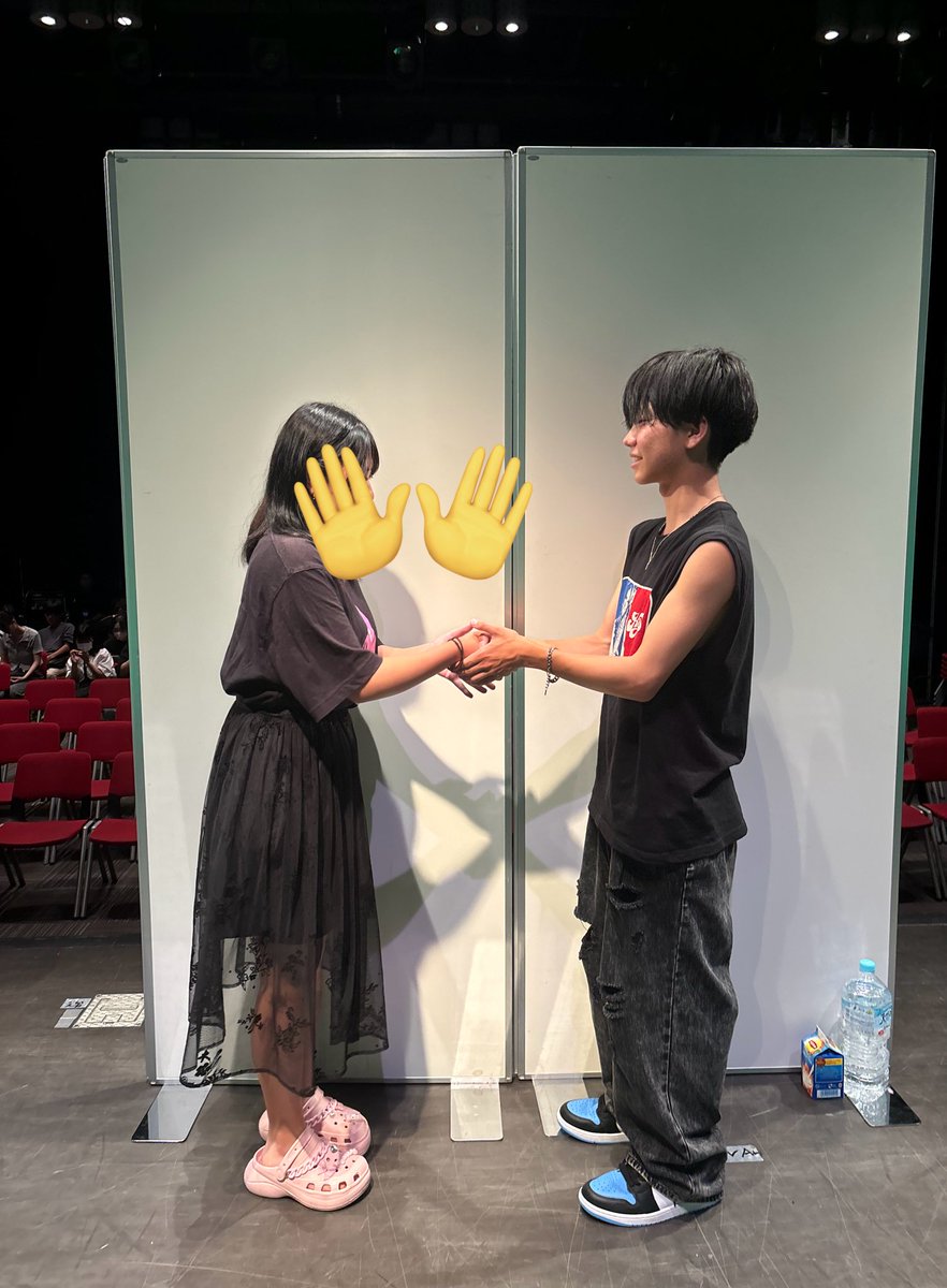 haruna_404's tweet photo. #えるにーにょオフ会
 #えるナー
やっっと生で会えた😭
ラマTシャツすぐ気づいてくれたし同い年とは思えんくらい落ち着いてた😭
席端っこだったから2回もハイタッチできたよー✋
中2の頃ハマって高３で会えたのなんか感動、、暖かかった、、、 https://t.co/rXwiG54hCN