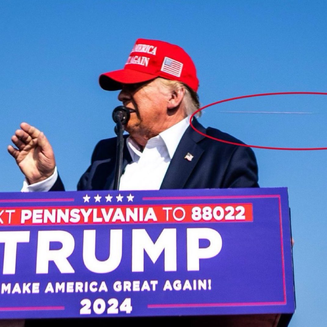 Digitale333's tweet image. New York Times fotoğrafçısı Doug Mills, Donald Trump'ın hemen yanından geçen kurşunu görüntülemeyi başardı.