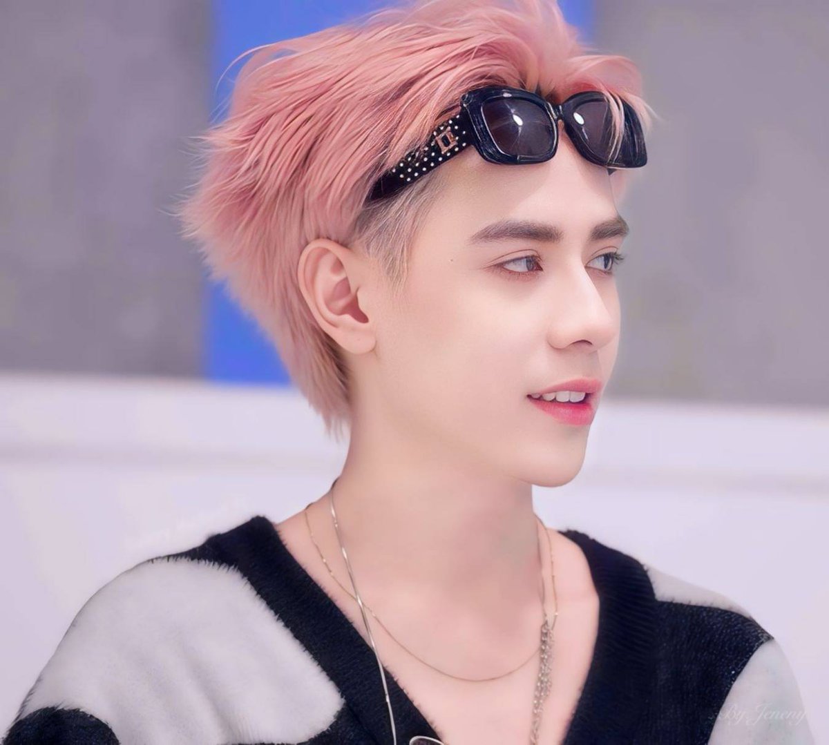 gallery_qhmd's tweet photo. คนที่หล่อขนาดนี้เป็นของคุณนะ😍
#QuangHungMasterD #30NamCoMotDatViet #AnhTraiSayHi https://t.co/C0EwCePTjA