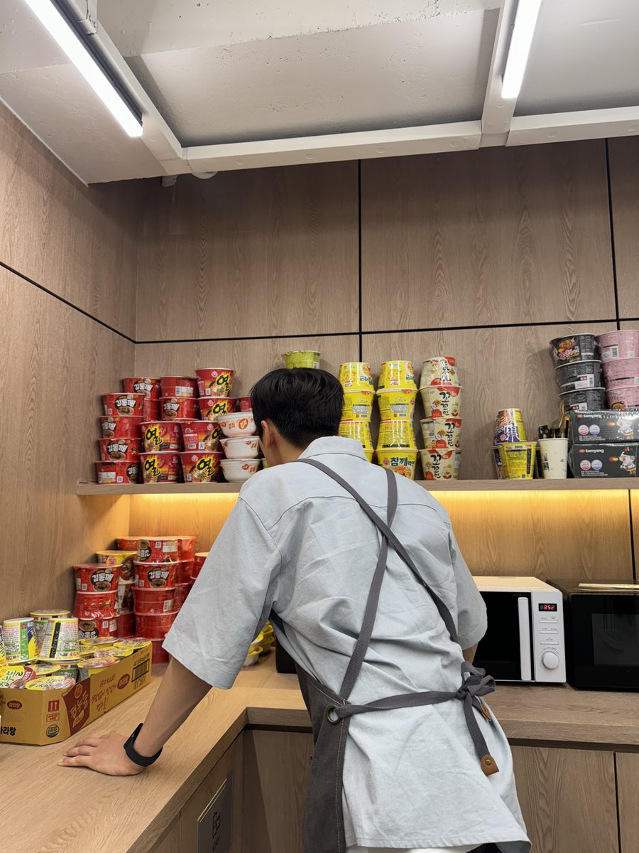 TIOT_NOW's tweet photo. [#준현]
오늘 뭐먹지.... 🍜

#금준현 #KUMJUNHYEON
#TIOT #티아이오티 https://t.co/AfUaNfqdma