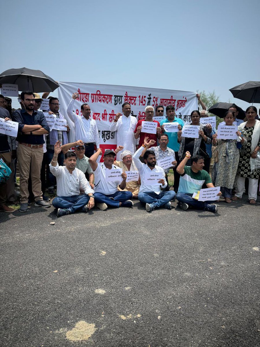 sashukla91's tweet photo. @myogiadityanath @BJP4UP Sir - plot owners in noida are protest against no possesion. @CeoNoida is not doing anything. #noidaprotest Request your immediate intervention. https://t.co/wMQZeF0jX5
