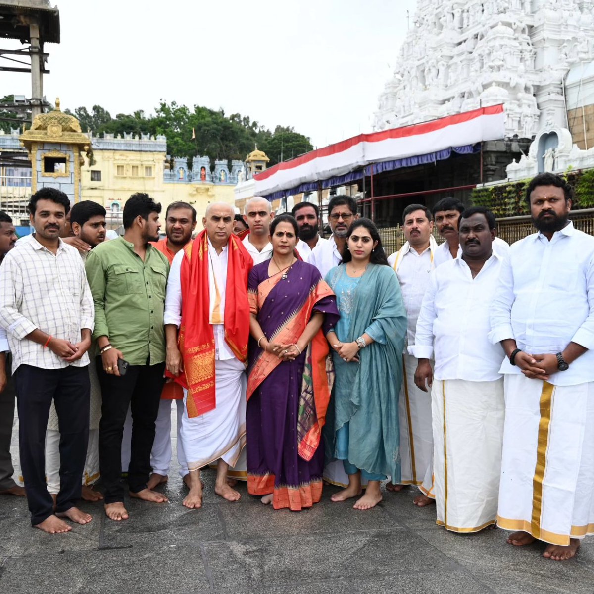 ReddeppagariSVR's tweet image. నేడు తిరుమల శ్రీ వెంకటేశ్వర స్వామి వారిని కుటుంబ సమేతంగ మరియు కార్యకర్తలతో కలిసి దర్శించుకోవడం జరిగింది.

#ttd #thirumala #kadapadevelopment #madhaviforkadapa #CBN #naralokesh