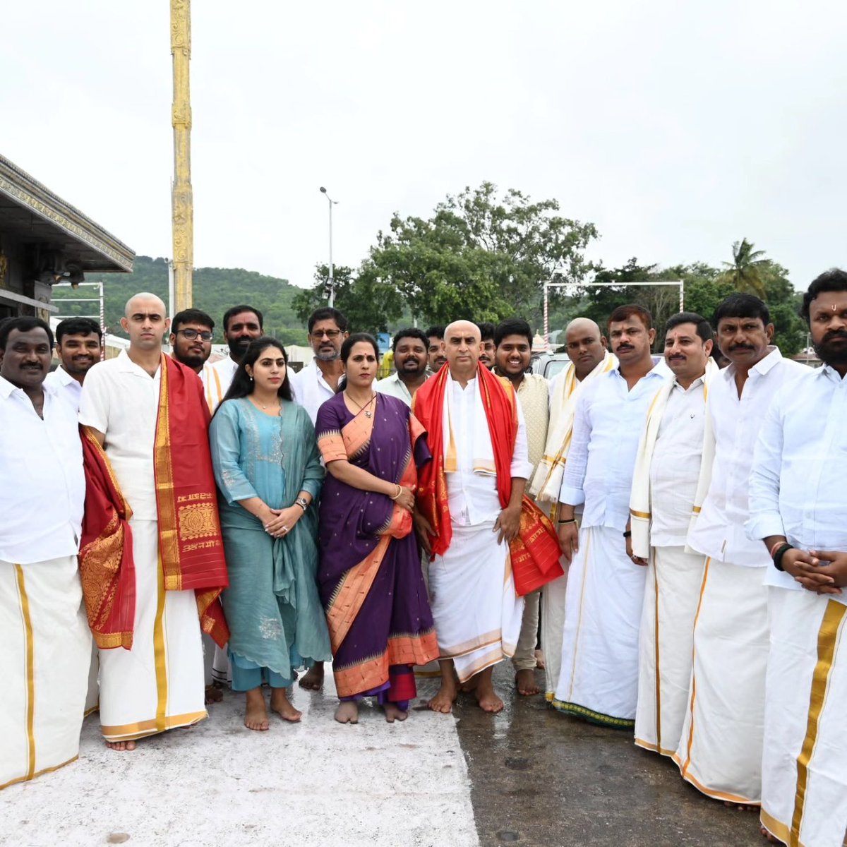 R_Madhavi_Reddy's tweet image. నేడు తిరుమల శ్రీ వెంకటేశ్వర స్వామి వారిని కుటుంబ సమేతంగ మరియు కార్యకర్తలతో కలిసి దర్శించుకోవడం జరిగింది.

#ttd #thirumala #kadapadevelopment #madhaviforkadapa #CBN #naralokesh