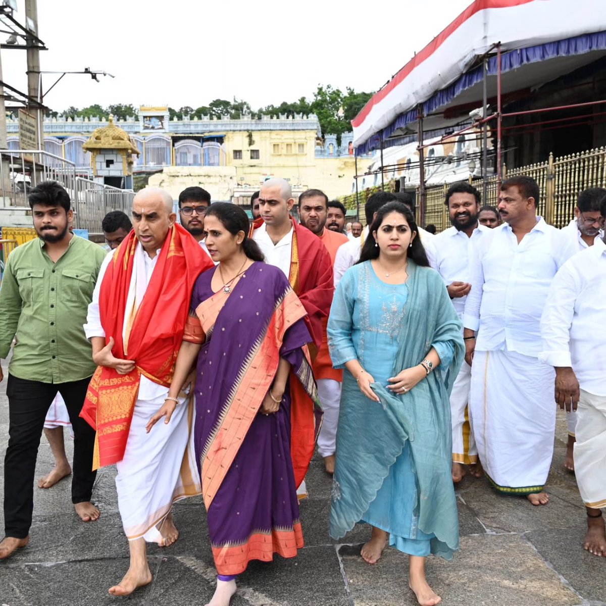 R_Madhavi_Reddy's tweet image. నేడు తిరుమల శ్రీ వెంకటేశ్వర స్వామి వారిని కుటుంబ సమేతంగ మరియు కార్యకర్తలతో కలిసి దర్శించుకోవడం జరిగింది.

#ttd #thirumala #kadapadevelopment #madhaviforkadapa #CBN #naralokesh