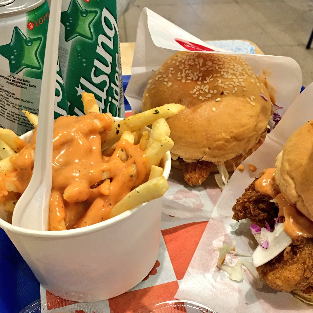 Aissyhh__'s tweet photo. 🍔 RECAP TEMPAT MAKAN/CAFE 🍔

Iseng aja, biar semua uang yang aku habiskan untuk makan dan ngopi ga berasa sia-sia. Setidaknya ada dokumentasinya 💫

Lidah orang beda beda ya guys, menurutku enak belum tentu menurut kalian enak 👍 https://t.co/gC5ZhsGBe1