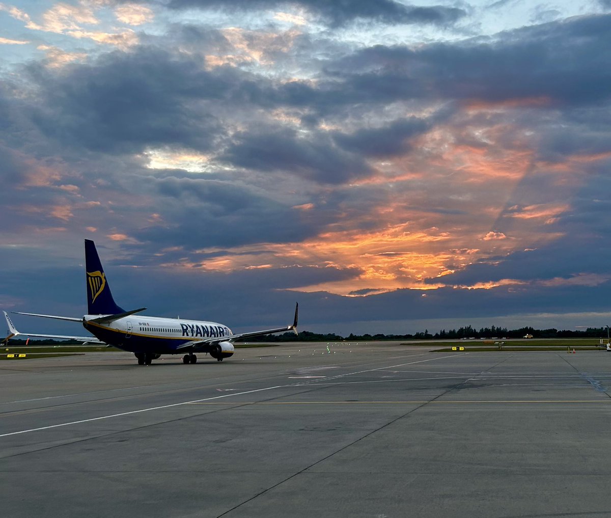aliarnold06's tweet photo. How’s this for a new profile pic @Ryanair ? You’re welcome. https://t.co/sWpi332V5W