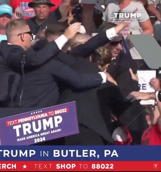 DovFriedmann's tweet photo. Does anyone else notice #Trump giving the Nazi salute between all these “iconic” fist photos? https://t.co/3GGVdYhQhA
