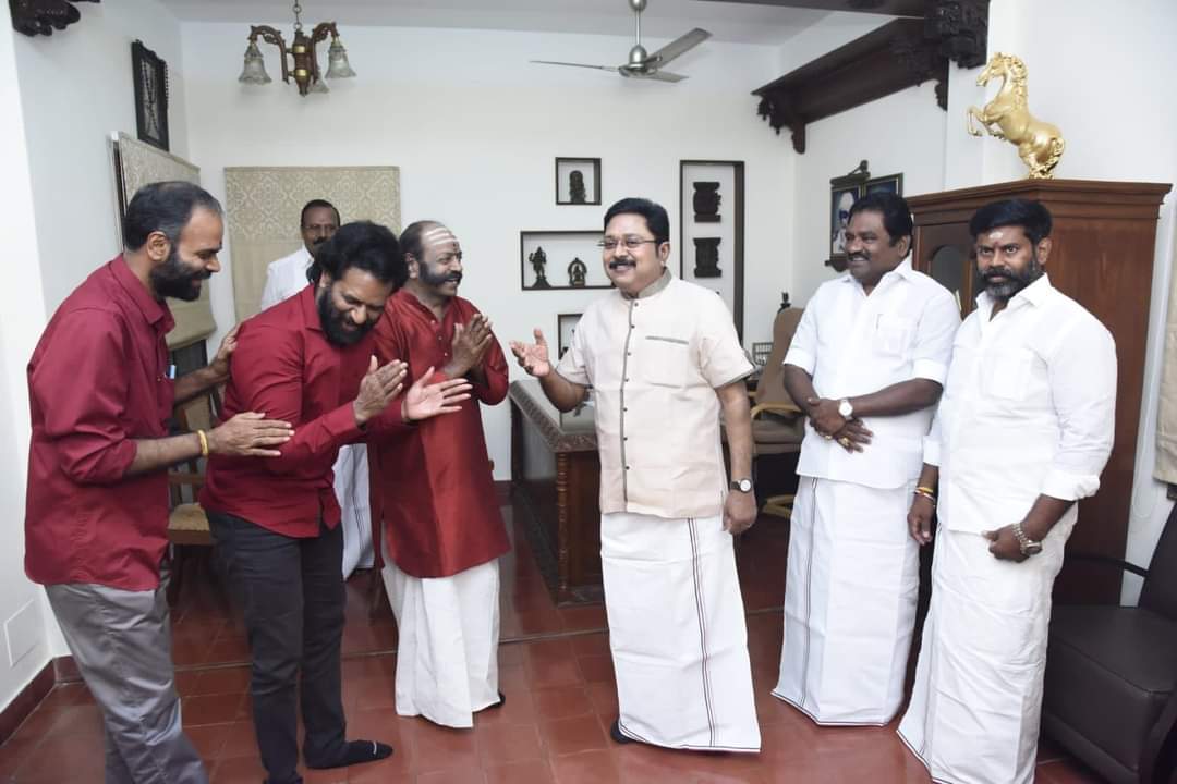 SVSRameshkumar's tweet photo. இன்று 14/07 பிறந்தநாள் காணும்,புரட்சித்தலைவர் எம்.ஜி்.ஆர் அவர்கள் வழியில்,புரட்சித்தலைவி ஜெ.ஜெயலலிதா அம்மா அவர்கள் வழியில் ,புரட்சித்தாய் சின்னம்மா அவர்கள் வழியில், மக்கள் செல்வர் திரு.டிடிவி தினகரன் அவர்கள் வழியில் பயணிக்கும் தீவிர தொண்டரும் ,அமமுக திருவள்ளூர் தெற்கு மாவட்ட(1/3) https://t.co/nZwUzTZsDB