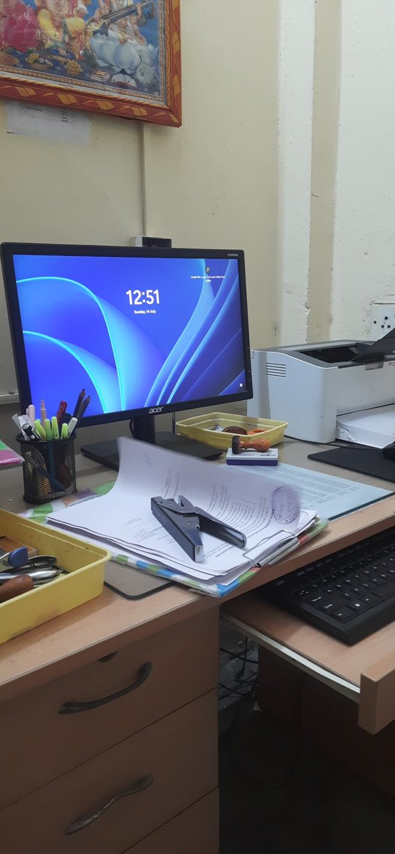 iyash0007's tweet photo. #Office_time https://t.co/jXEasezq17