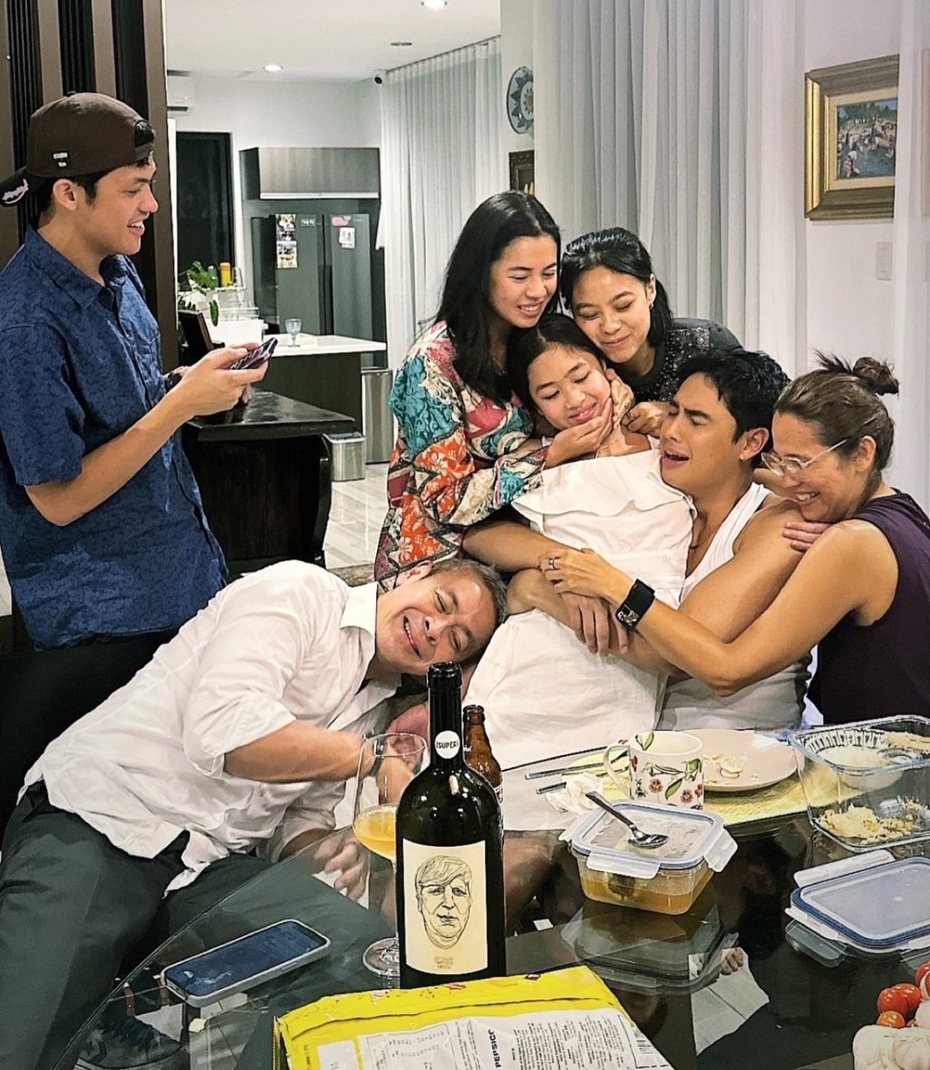 Sooo cute! 🤩🤣

#TeamPangilinan