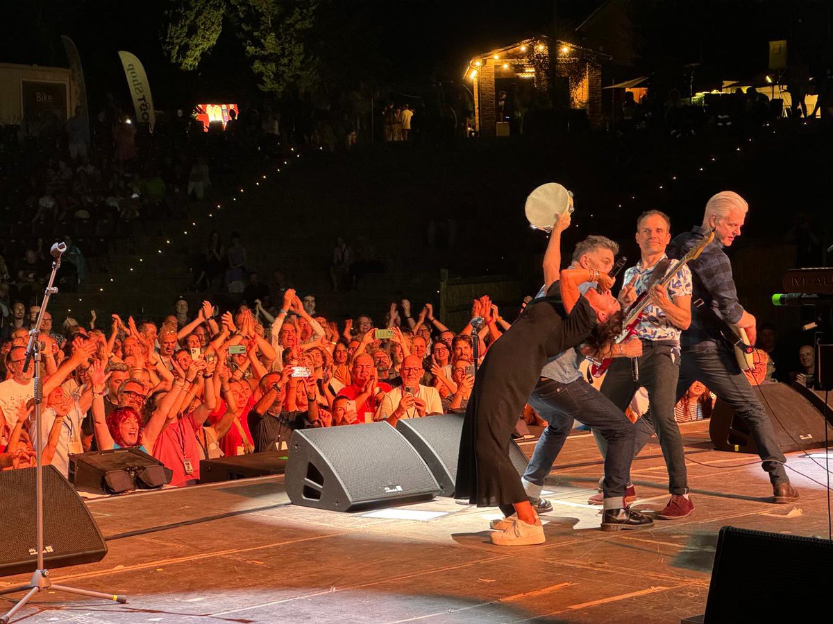 deaconbluemusic's tweet photo. 11Lune, Peccioli, Italy ๐ 13.07.24
โฉ Next stop: @BelladrumFest
#deaconblue #deaconbluelive #11lunepeccioli https://t.co/0KwiM43klm