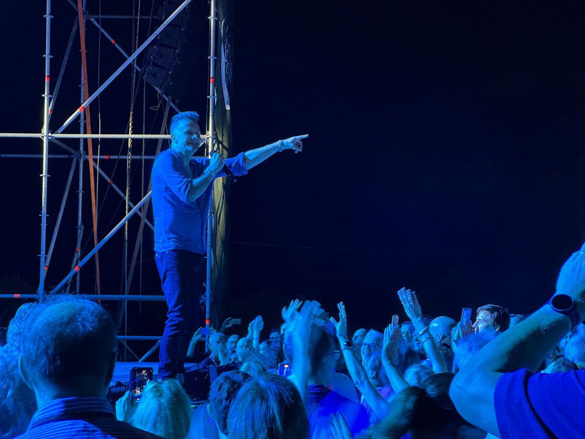 deaconbluemusic's tweet photo. 11Lune, Peccioli, Italy ๐ 13.07.24
โฉ Next stop: @BelladrumFest
#deaconblue #deaconbluelive #11lunepeccioli https://t.co/0KwiM43klm