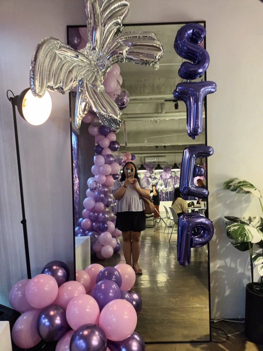 zaikenhuo's tweet photo. Literally just dropped by to this Yixing event before heading to see Minseok at BGC last night, tysm for the pretty set-up and lovely freebies @OnlyFor_YIXING @WarnerMusicPH @cafe408_ πππ
#LayStepatCafe408
#LAY_STEPbySTEP
#LAYs_STEP
#LayZhang #ZhangYixing
@layzhang @lay_studio https://t.co/cfArCdghDv