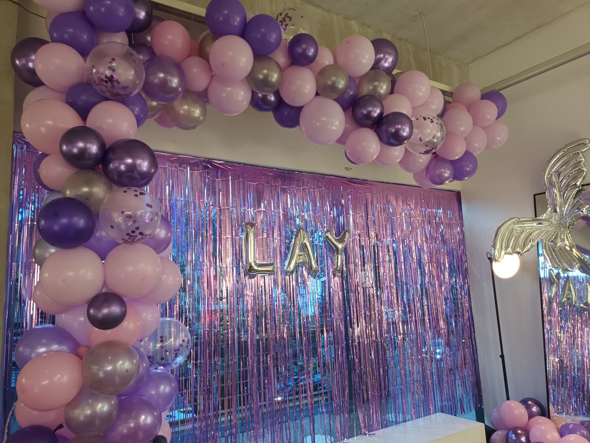 zaikenhuo's tweet photo. Literally just dropped by to this Yixing event before heading to see Minseok at BGC last night, tysm for the pretty set-up and lovely freebies @OnlyFor_YIXING @WarnerMusicPH @cafe408_ πππ
#LayStepatCafe408
#LAY_STEPbySTEP
#LAYs_STEP
#LayZhang #ZhangYixing
@layzhang @lay_studio https://t.co/cfArCdghDv