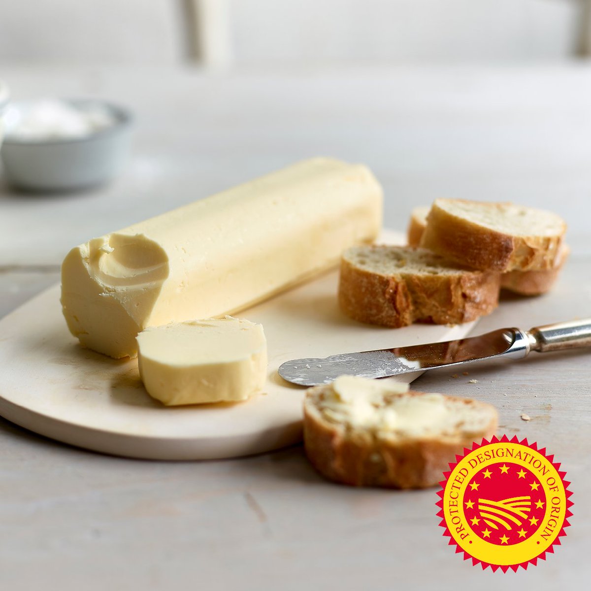 EUAgri's tweet photo. 🇪🇺🇫🇷Bonne fête nationale aux Françaises et Français!
Happy national day, France!

Quoi de mieux que la #EUQuality pour la célébrer en beauté? Quelques idées pour un repas bleu-blanc-rouge:

Huîtres Marennes Oléron IGP
Tomme de Savoie IGP
Jambon de Bayonne IGP
Beurre d’Isigny AOP https://t.co/lfSZMM9HZB