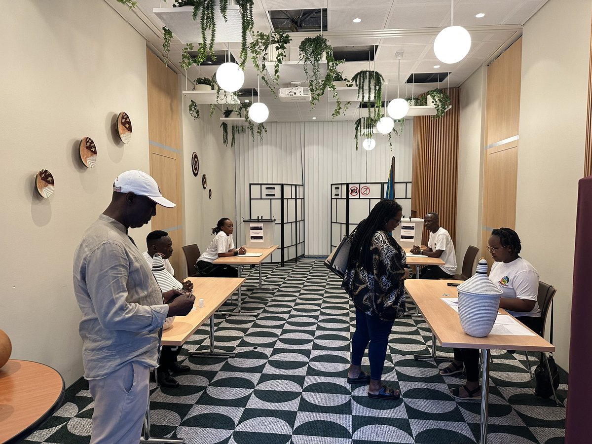 RwandaInGeneva's tweet photo. Today, the Rwandan Community Abroad are casting their votes for the Presidential &amp; Parliamentary Elections around the world, including in Switzerland (Geneva, Lausanne, Fribourg &amp; Zurich) and in Austria (Vienna &amp; Graz). https://t.co/Mk2QDOdbZp