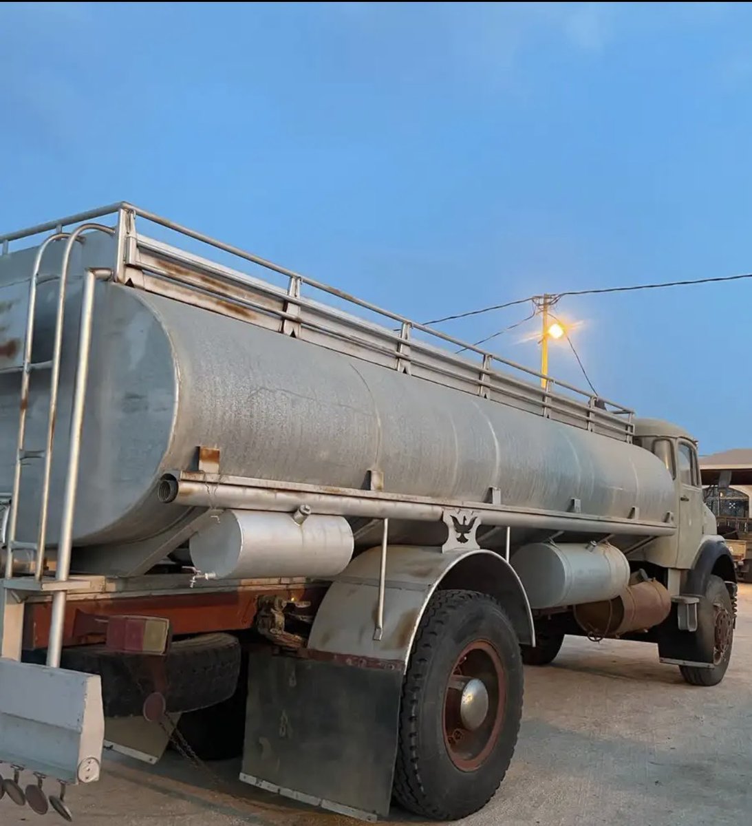 #للبيع
 وايت عايدي
 اساس عكس
موديل 76
البدي بلد
 غير مرشوش التانكي مغير جديد
جوال/٠٥٥١٦٩٢٣٣٩
#الموقع_الرويضه_الرياض_الدوادمى_عفيف