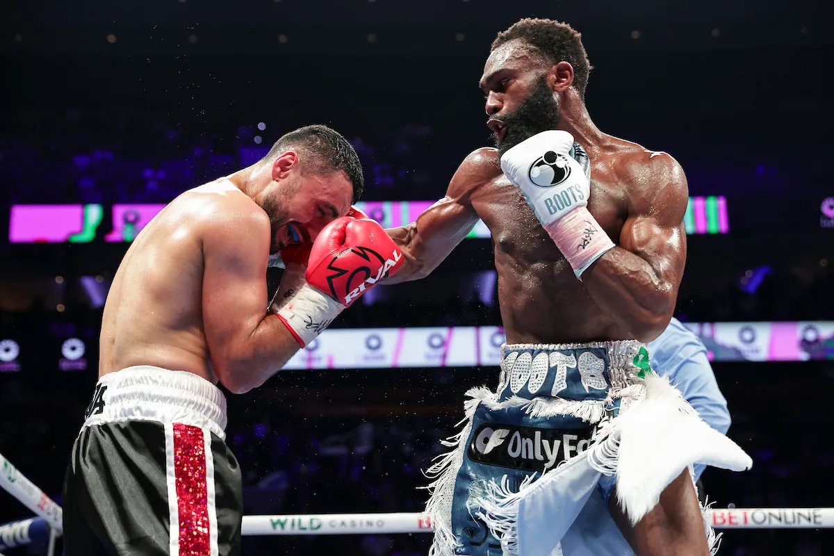 DanRafael1's tweet photo. .@JaronEnnis hammers Avanesyan in 5th-rd TKO, retains 147 title in Philly homecoming that draws biggest #boxing crowd in city in 46 yrs. Read/sign up for my newsletter: https://t.co/hyTncr2wiX #EnnisAvanesyan @EddieHearn @FrankSmith @MatchroomBoxing @Grishamfight @TheLatinSnake_ https://t.co/6ApsFU47ia