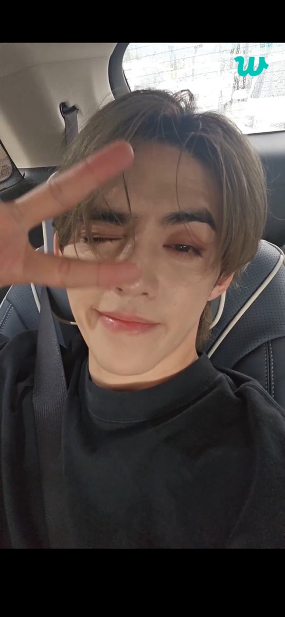 cscthnkr's tweet photo. so happy he went live twice this week :) https://t.co/z5qYRbpNaE