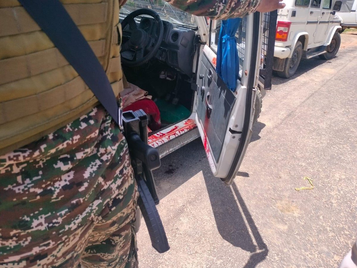 TheBlueHills49's tweet photo. 🆘 !!! #KukiMilitants attacking yet again leading to the death of a CRPF Jawan !!!
The martyred Jawan is #AjayKumarJha, a 43 Year-old CRPF jawan from Bihar.
India should not remain indifferent like before when CRPF, BSF, Manipur Police and IRB were killed by the #Terrrorists
Rest in Peace Ajay , India 🇮🇳 will respond for justice to you and your comrades
This is attacked is happening at Mongbung, Jiribam !!!
@MumbaichaDon @PrinceArihan @AbhijitChavda @RituRathaur @hindupost @eOrganiser @RepublicTVs @ndtvindia @soutikBBC @yogital @miss_rai1