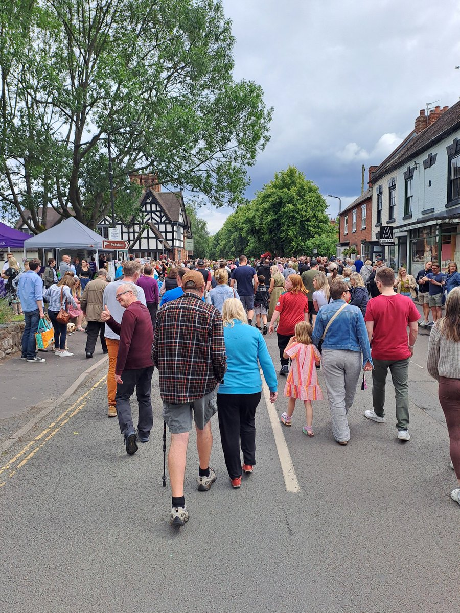 PC Cooper had an enjoyable day yesterday at the Albrighton summer fayre. Lots of engagement with the public, well done to all those involved in organising the event #SummerFayre #LocalPolicing