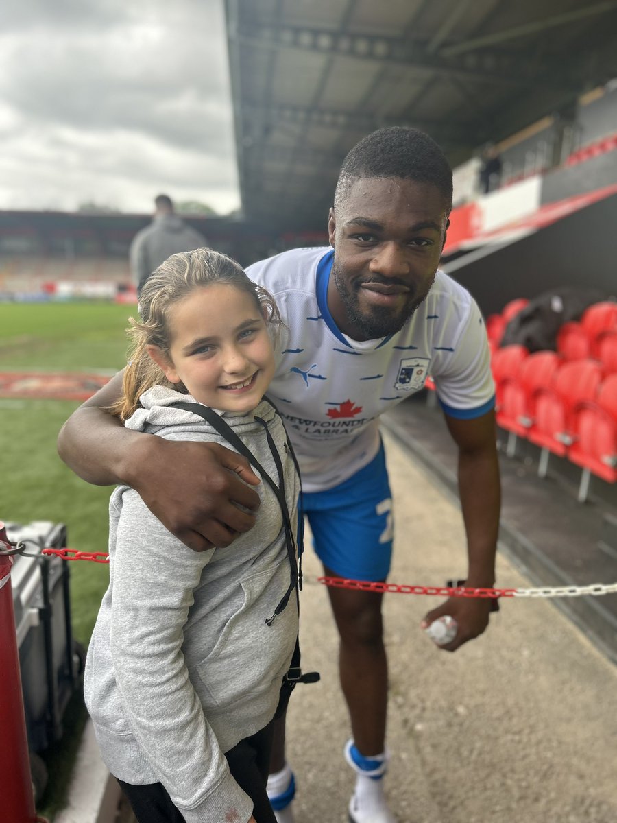 Miss Evie and her Favourites @paulfarman23 and Emile Acquah at the Pre season Friendly Yesterday with <a href="/BarrowAFC/">Barrow AFC</a> …. was so good to be back!! ⚽️⚽️⚽️