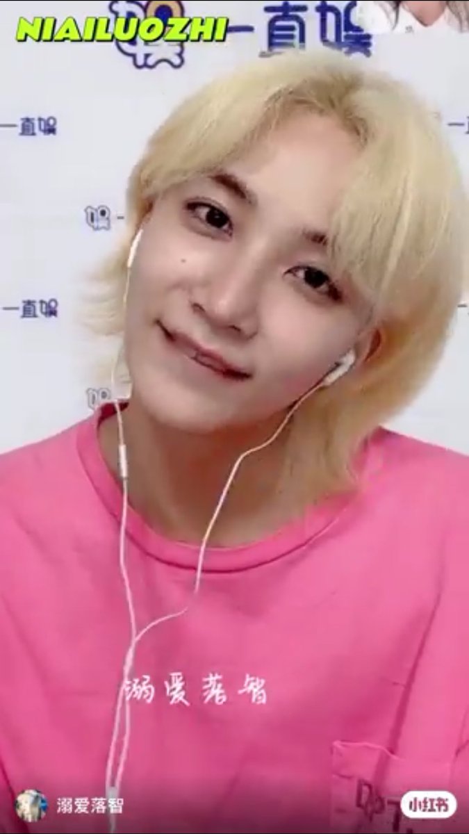 너무 예뿌 진짜… 사랑앵무같음 ㅜㅜ