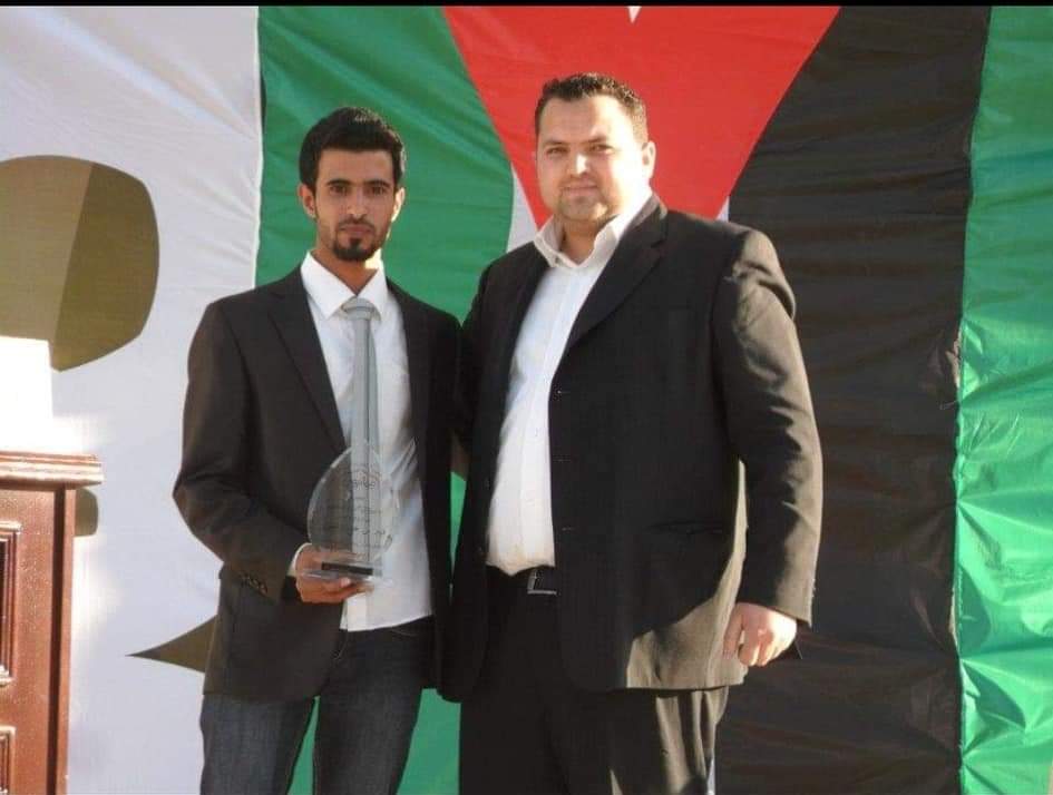 Artist_Fahed's tweet photo. في عام 2012 استطعت اقامة مهرجان ثقافي بعنوان مهرجان النشامى في جاليريا رأس العين يتضمن معرض لوحات شمل على 50 لوحة من اعمالي وأمسية شعرية شاركني فيها الاستاذ ابراهيم الغانم والعديد من الفعاليات 
وشرفني بالحضور :الاستاذ ابراهيم ابو طوق 
سعادة احمد العابد 
الدكتورة حنان هلسه 
واخرون https://t.co/NEK7EPw0qr