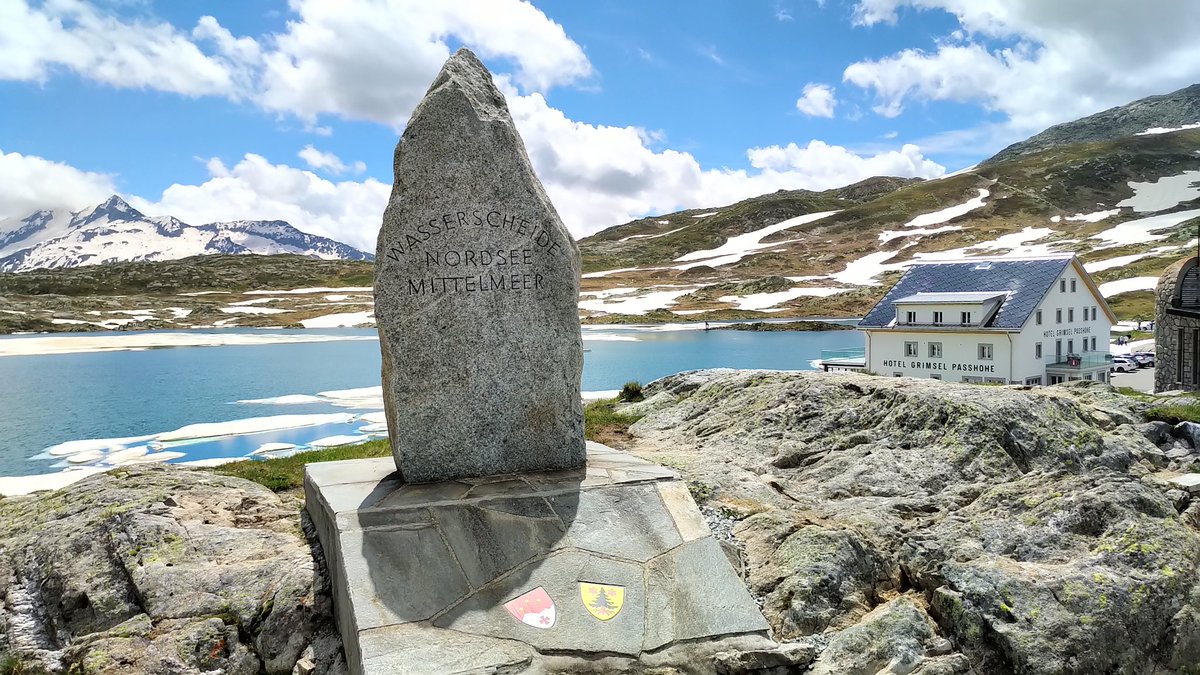 PascalHeyman's tweet image. Must-do in #Switzerland: classic 🇨🇭 mountain passes #Grimsel (2164m) #Furka (2429m) #Susten (2260m) connecting cantons @BernerOberland @valaiswallis @infokantonuri