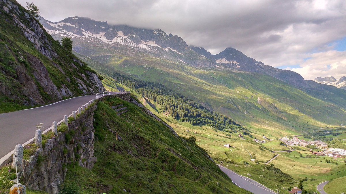 PascalHeyman's tweet image. Must-do in #Switzerland: classic 🇨🇭 mountain passes #Grimsel (2164m) #Furka (2429m) #Susten (2260m) connecting cantons @BernerOberland @valaiswallis @infokantonuri