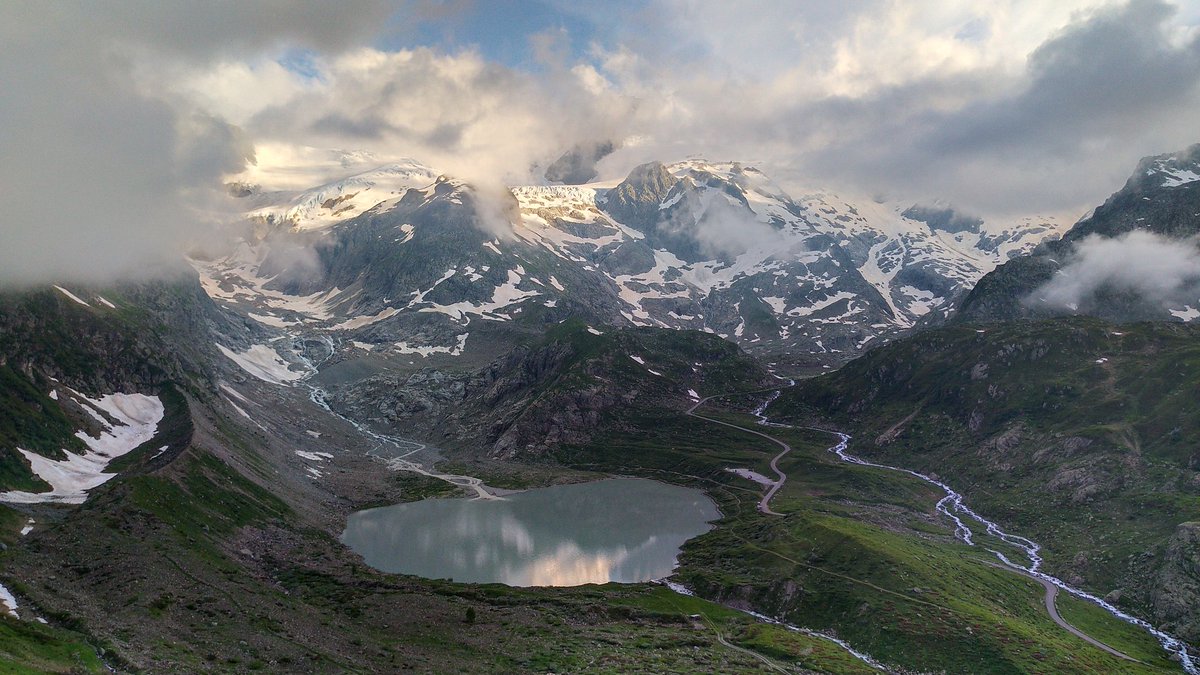 PascalHeyman's tweet image. Must-do in #Switzerland: classic 🇨🇭 mountain passes #Grimsel (2164m) #Furka (2429m) #Susten (2260m) connecting cantons @BernerOberland @valaiswallis @infokantonuri