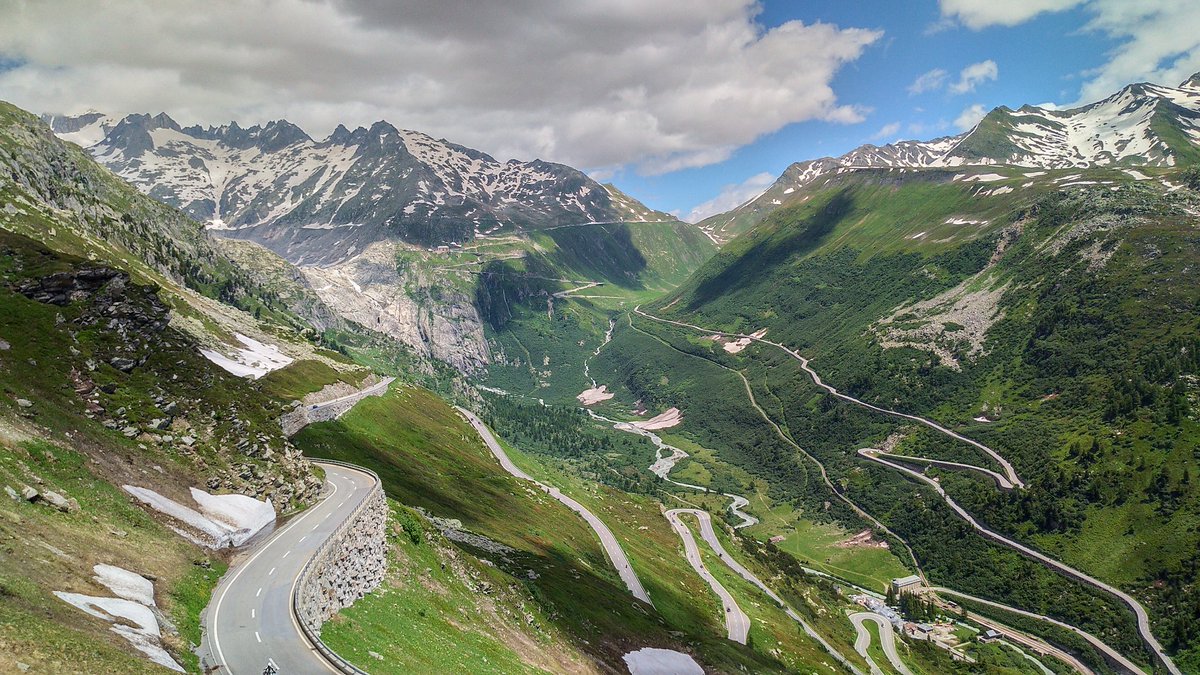 PascalHeyman's tweet image. Must-do in #Switzerland: classic 🇨🇭 mountain passes #Grimsel (2164m) #Furka (2429m) #Susten (2260m) connecting cantons @BernerOberland @valaiswallis @infokantonuri