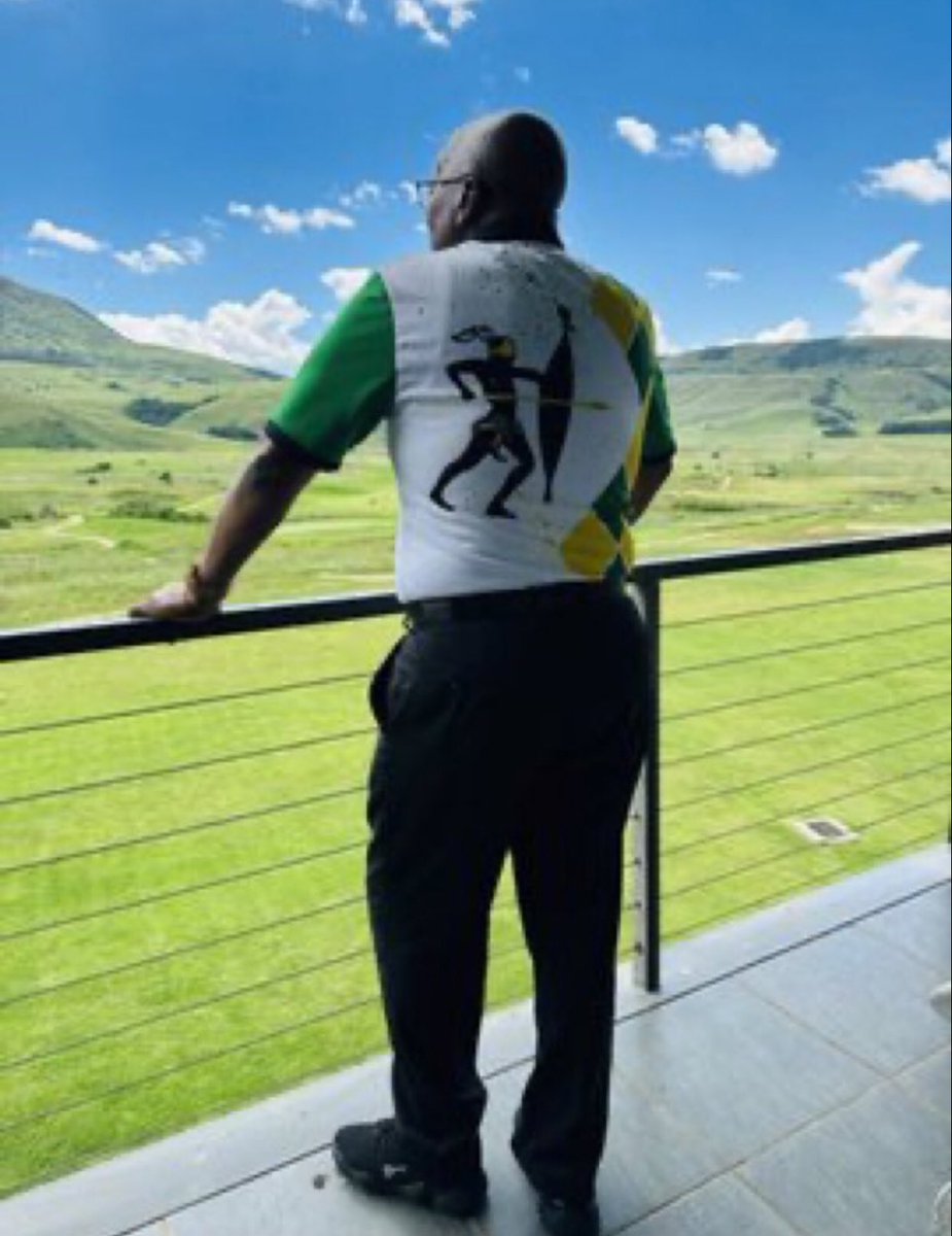 MUSACAFE's tweet photo. Ngo Baba Nkosiyami

#DripSA https://t.co/9LTHiRXaau