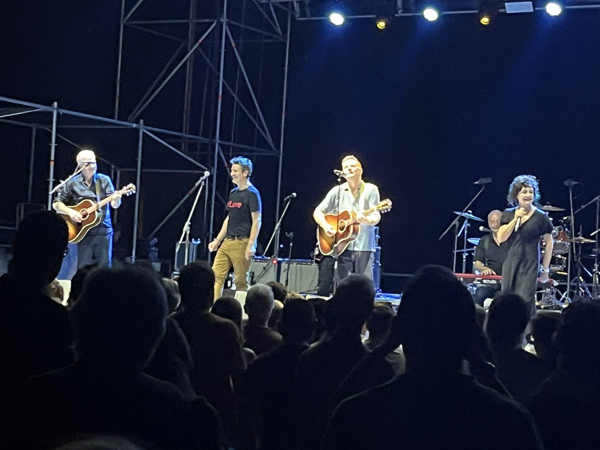 Gillian1971's tweet photo. @deaconbluemusic @BelladrumFest A fantastic evening in the most beautiful setting ❤️🇮🇹🏴󠁧󠁢󠁳󠁣󠁴󠁿 https://t.co/NGCBMOPeGi