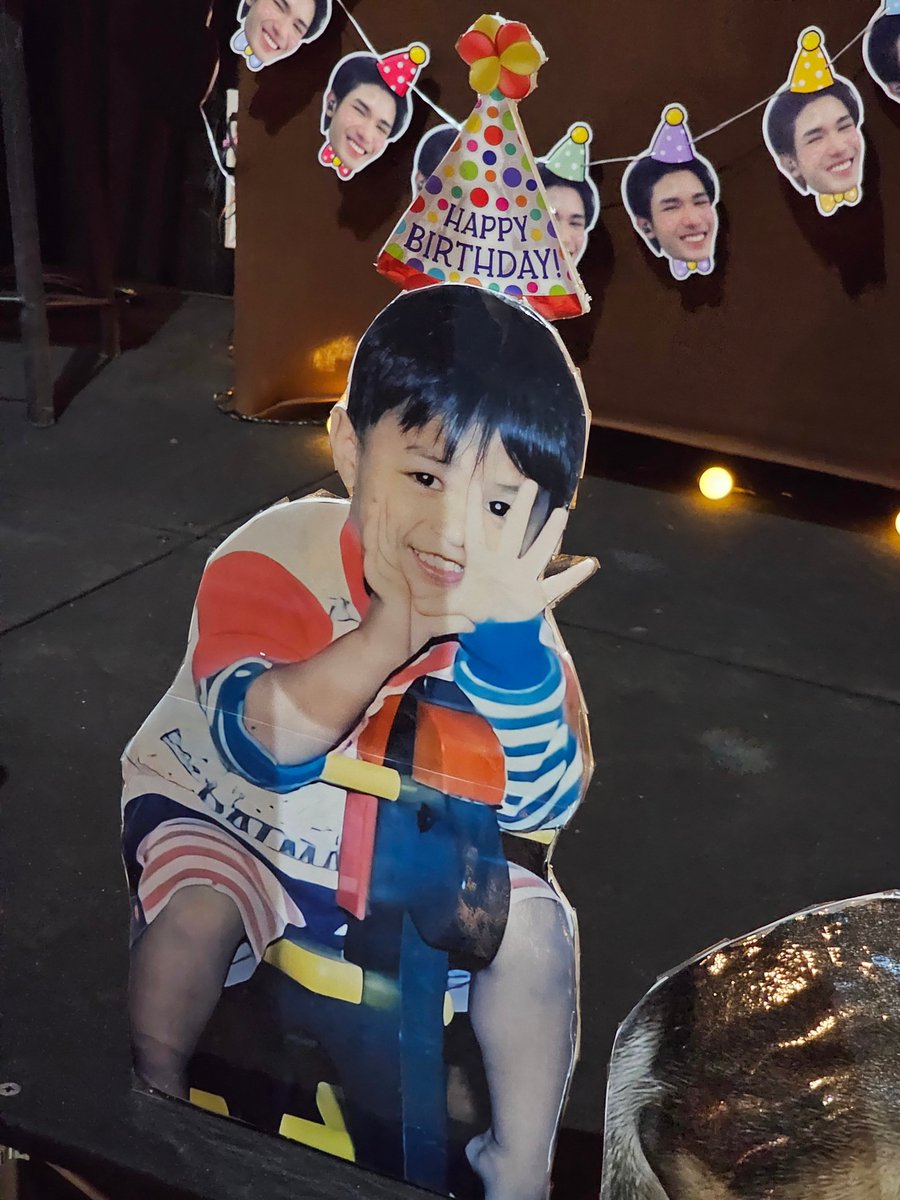 jjrchan's tweet image. วันนี้ที่มานิโต้มีโปรเจควันเกิดน้องเน็ตนะคับ ใครแวะมาก็ pick-up ได้คนละ 1 เซ็ต แฟนฮ่องกงทำโปรเจคให้จ้ะ 🫡🖤✨️

#HappyNetDay2024
#Net27thBDProject
#netsiraphop @netsiraphop